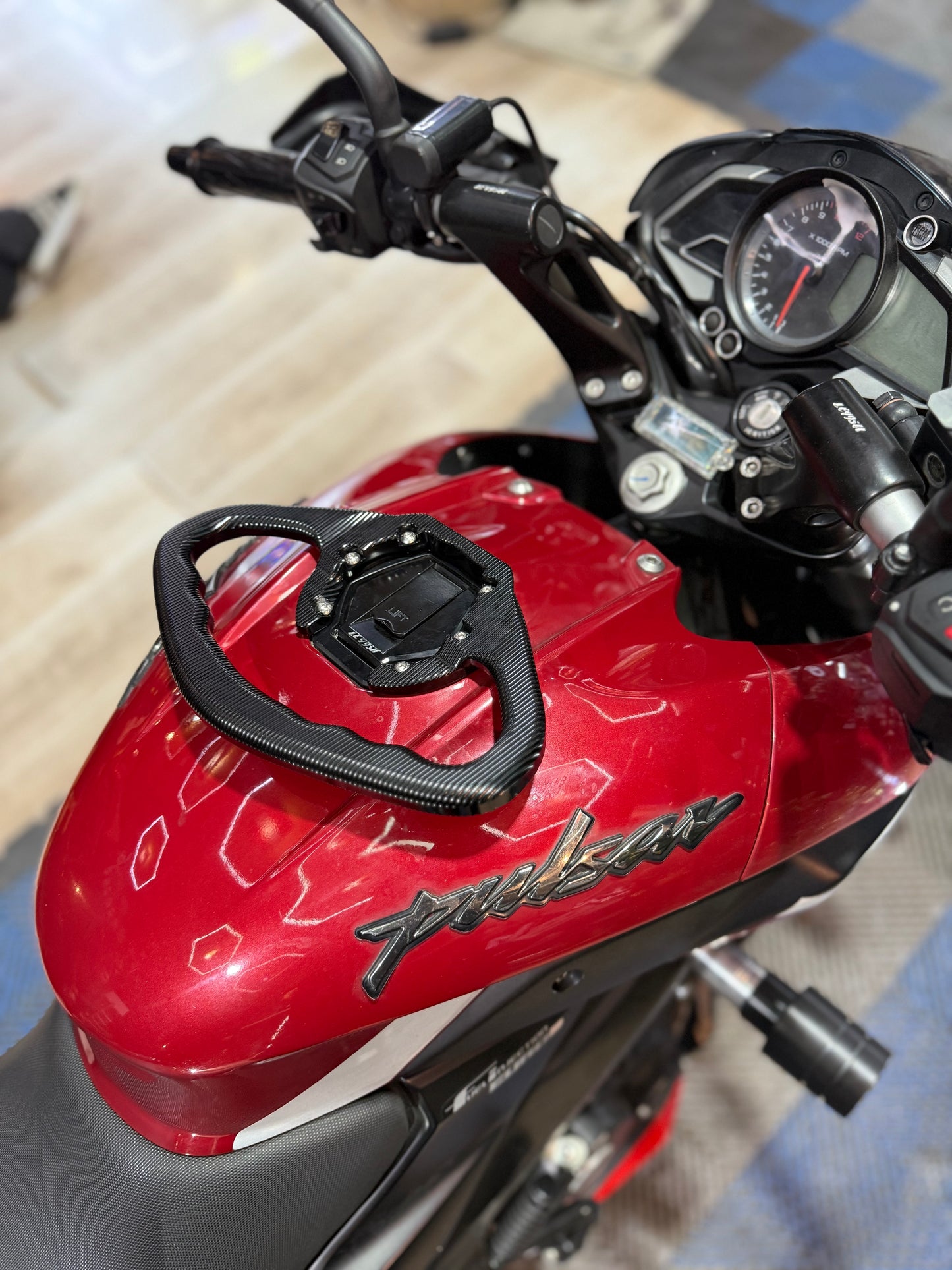 AGARRADERA DE TANQUE PULSAR/DOMINAR