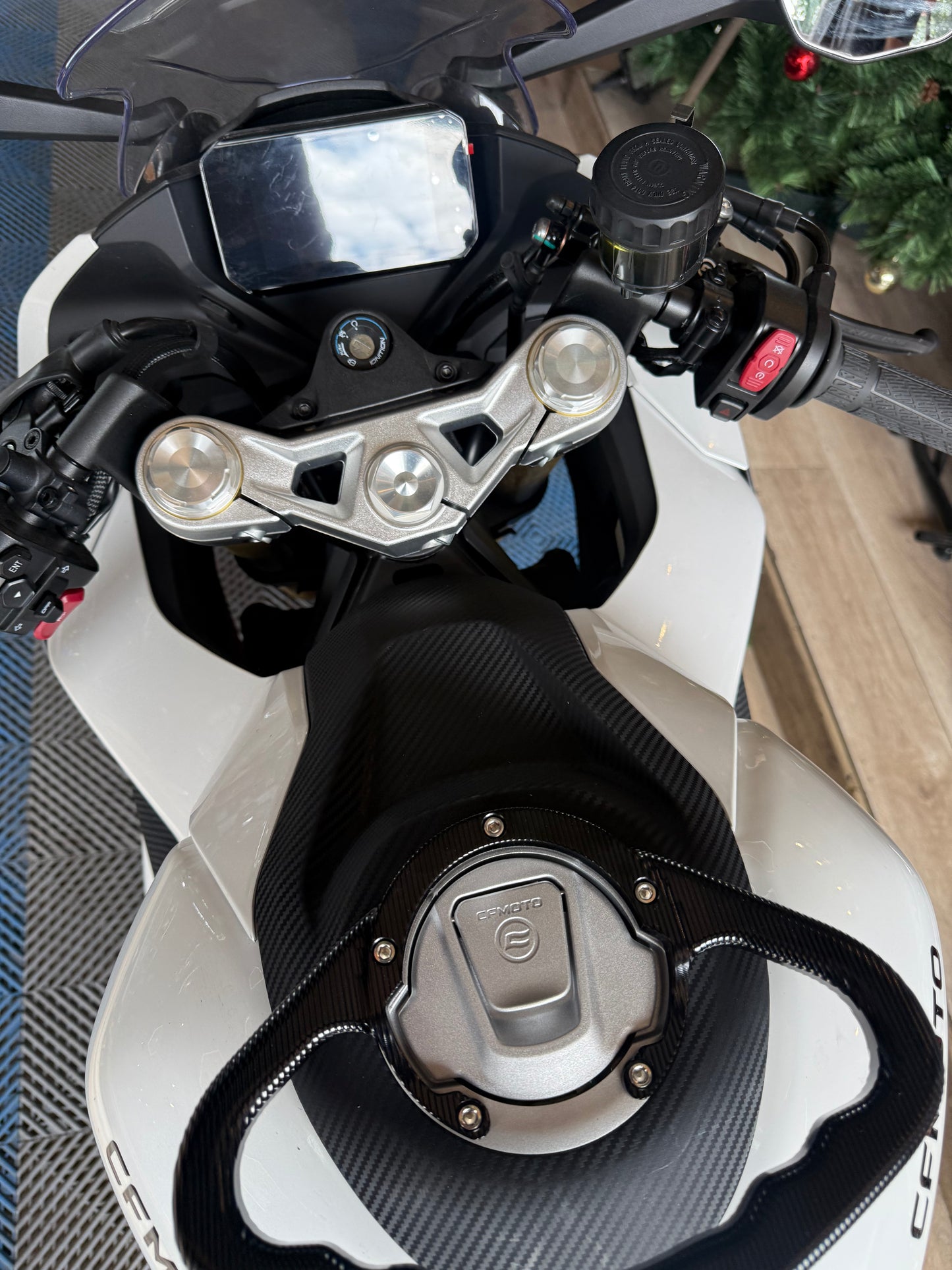 AGARRADERA TANQUE CFMOTO