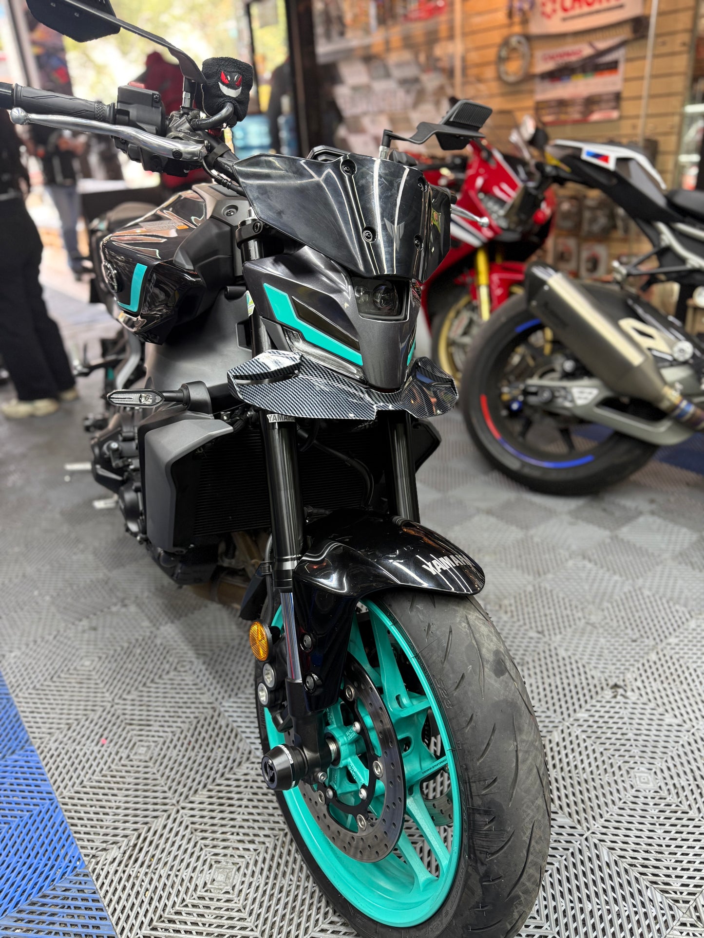 ALERON YAMAHA MT09 V4