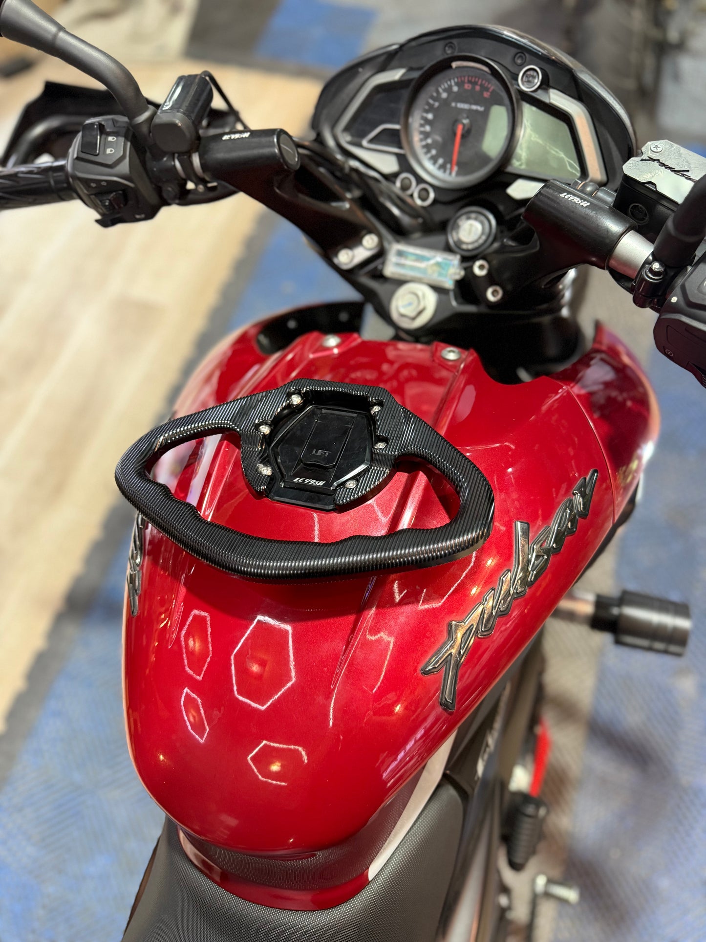 AGARRADERA DE TANQUE PULSAR/DOMINAR