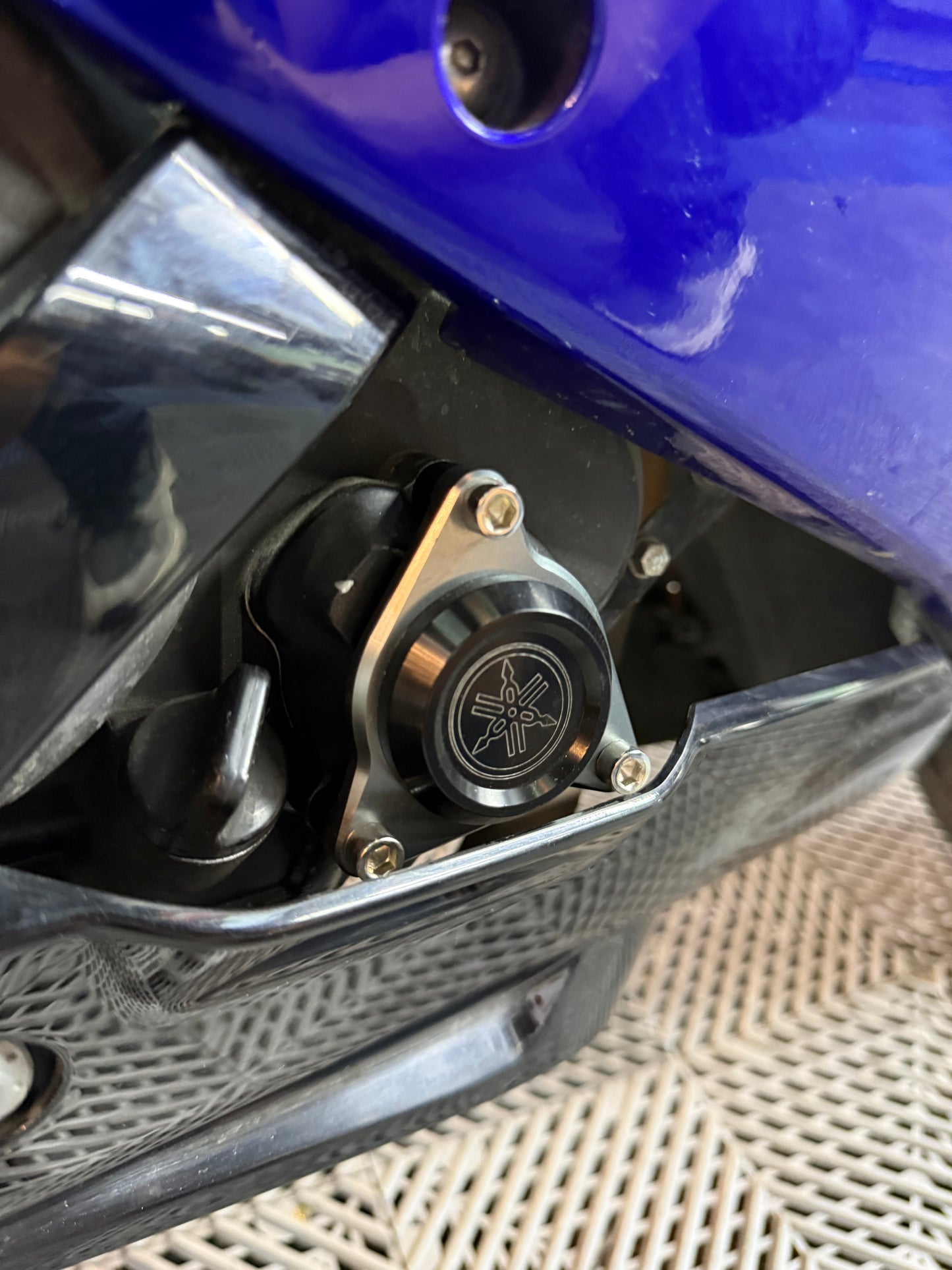 LUJO TAPA FILTRO ACEITE R15V3/V4 MT15