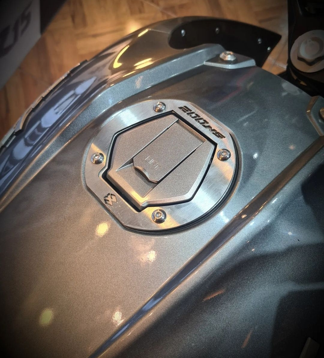 LUJO TAPA TANQUE PULSAR NS200 - 160