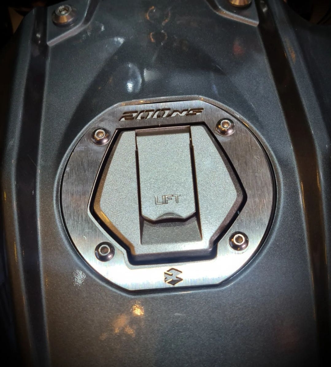LUJO TAPA TANQUE PULSAR NS200 - 160